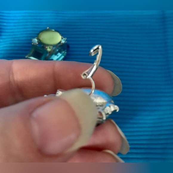 Avon Aqua Cluster Button Earrings Clip NIB - Picture 3 of 10